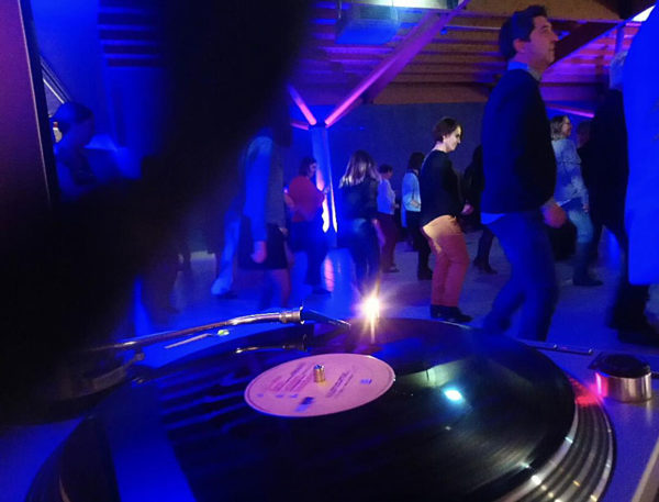 Relax ! Ambiance lounge et bonne musique • CLOEE